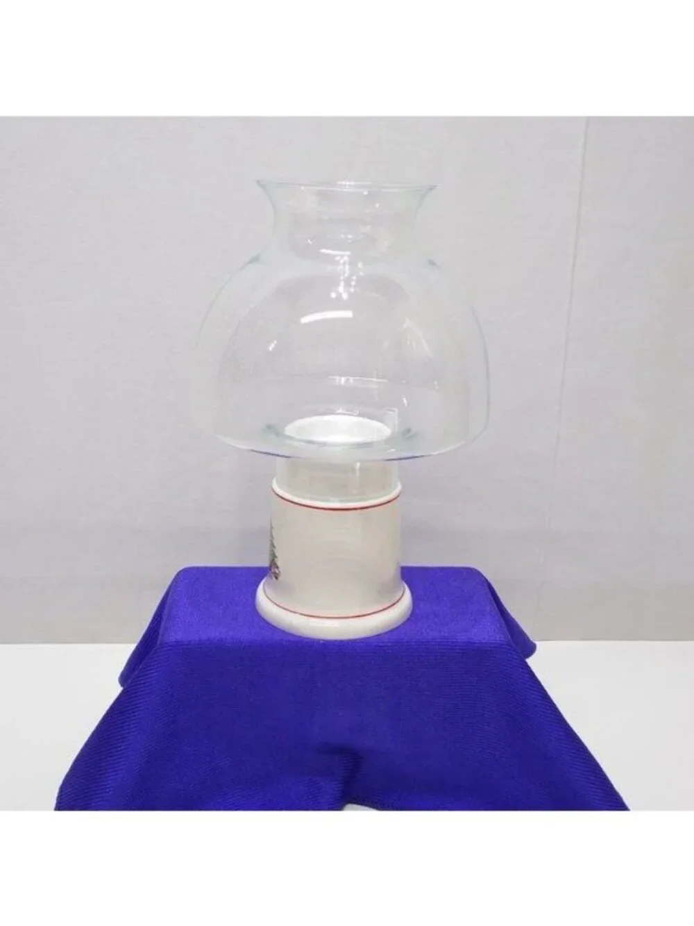 Classique Hurricane Lamp w/ Christmas Tree Embellishment Great Used Condition